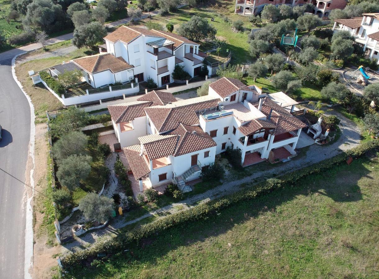 Appartamenti Torre Di Bari Бари Сардо Екстериор снимка