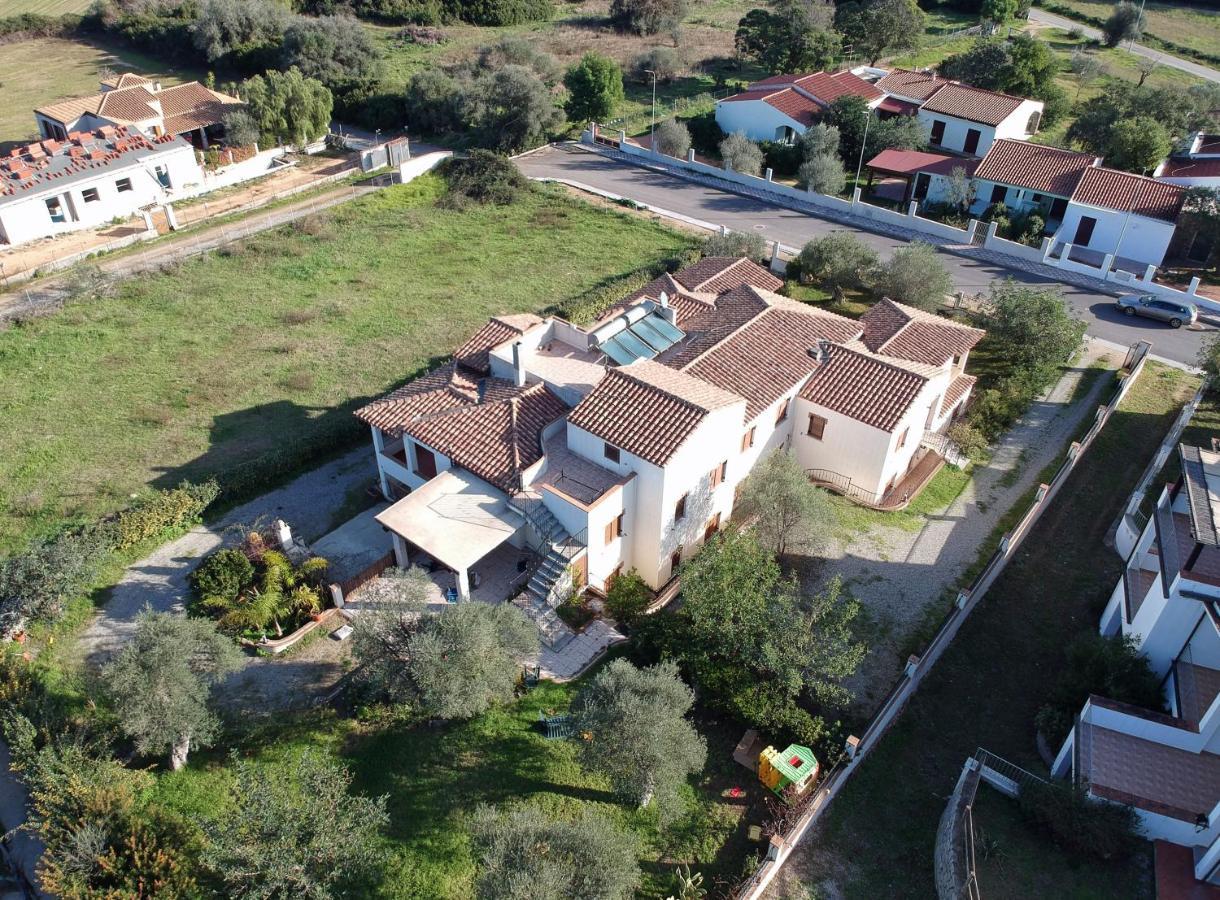 Appartamenti Torre Di Bari Бари Сардо Екстериор снимка