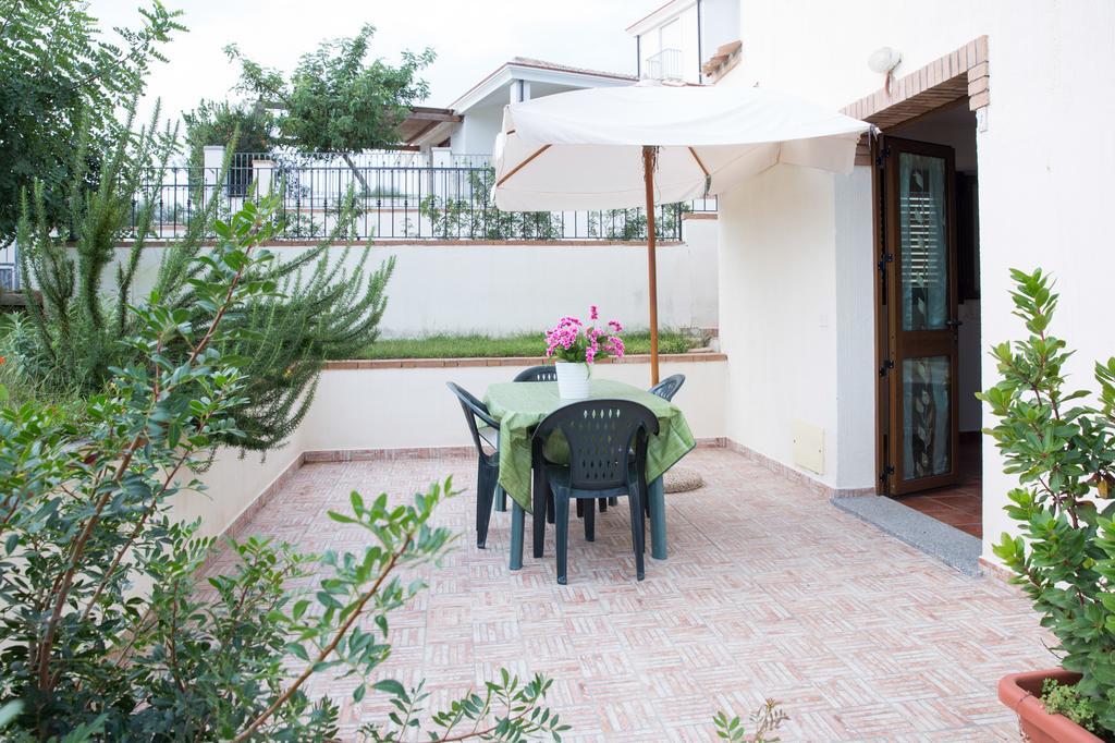 Appartamenti Torre Di Bari Бари Сардо Екстериор снимка