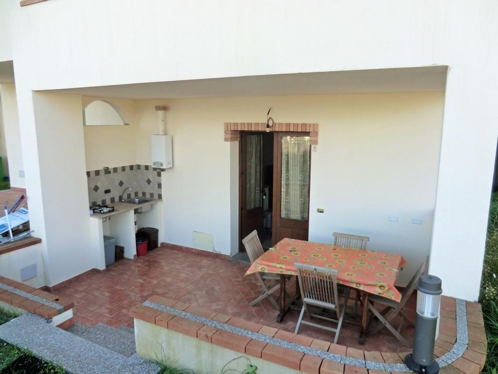 Appartamenti Torre Di Bari Бари Сардо Екстериор снимка