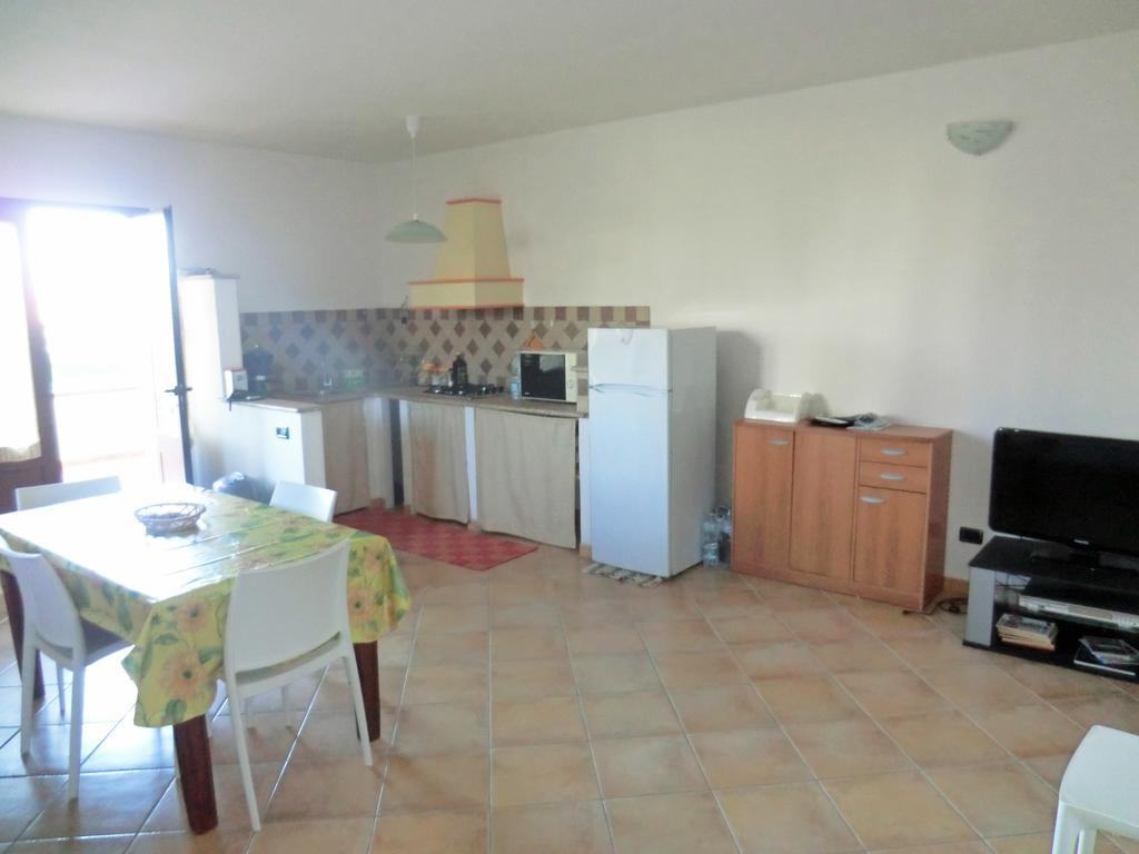 Appartamenti Torre Di Bari Бари Сардо Екстериор снимка