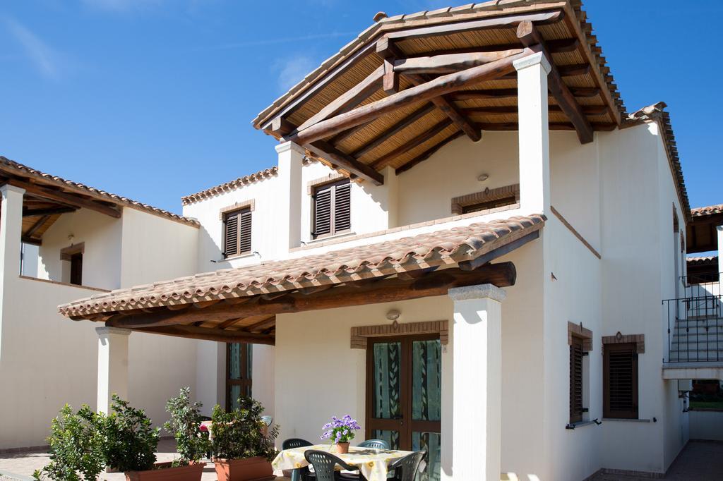 Appartamenti Torre Di Bari Бари Сардо Екстериор снимка
