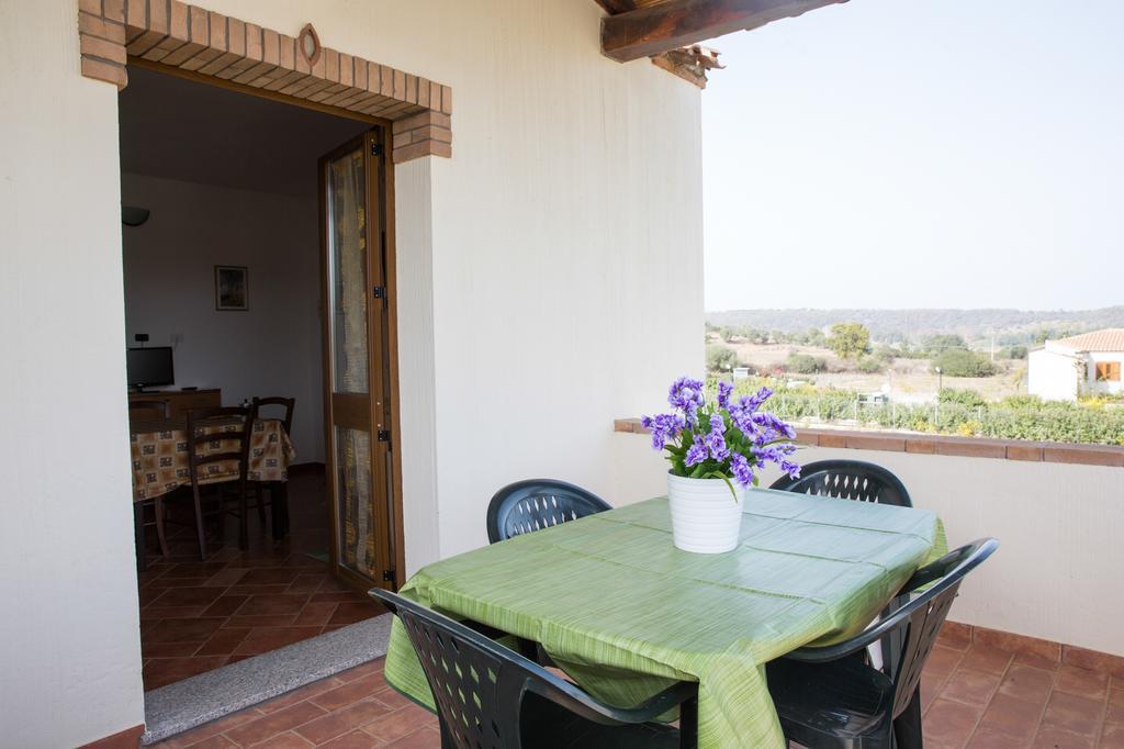 Appartamenti Torre Di Bari Бари Сардо Екстериор снимка
