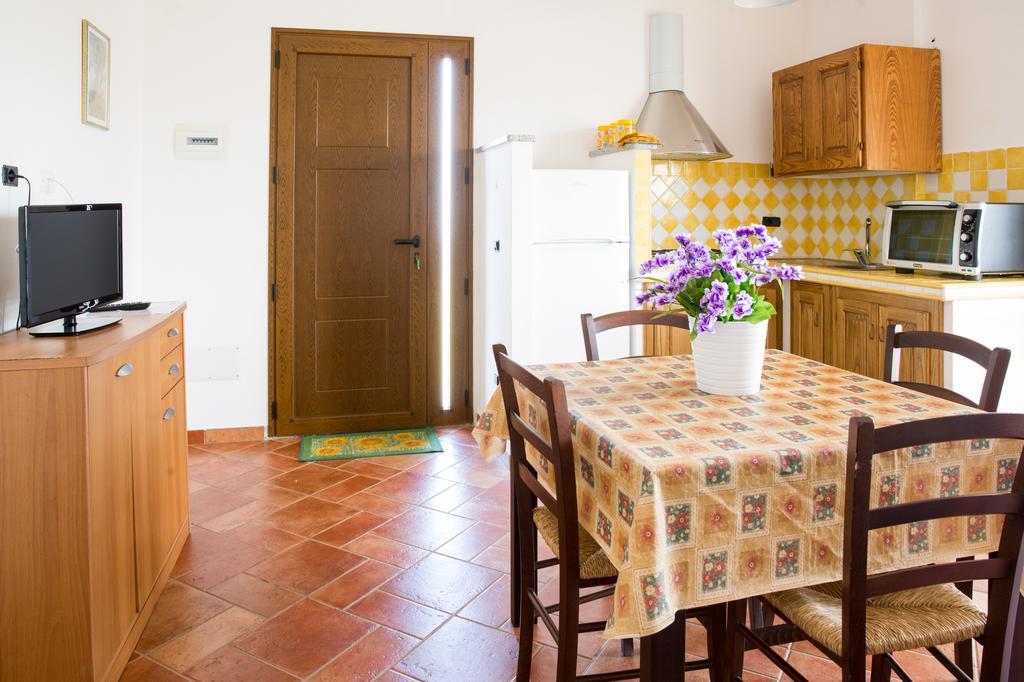 Appartamenti Torre Di Bari Бари Сардо Екстериор снимка