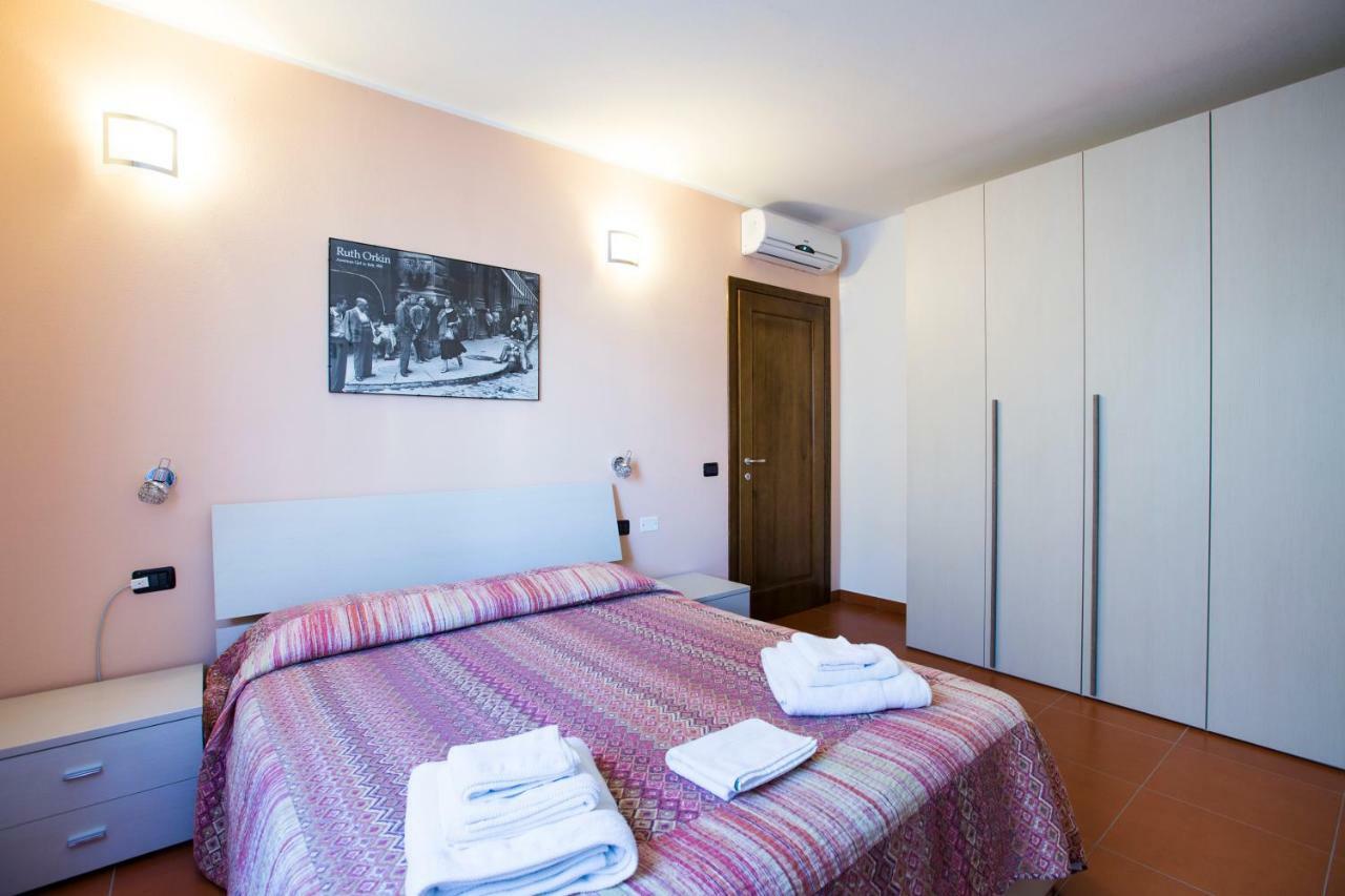 Appartamenti Torre Di Bari Бари Сардо Екстериор снимка